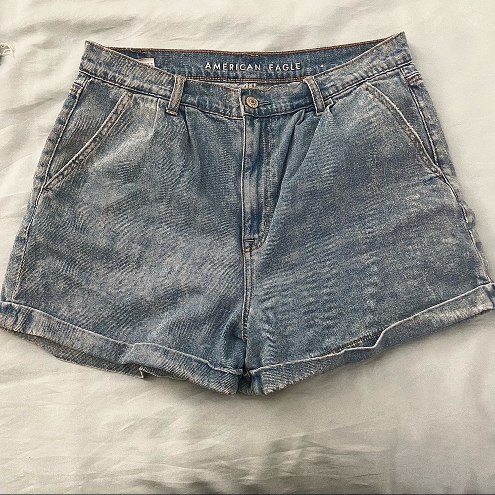 Loose Fit Mom Jean Shorts